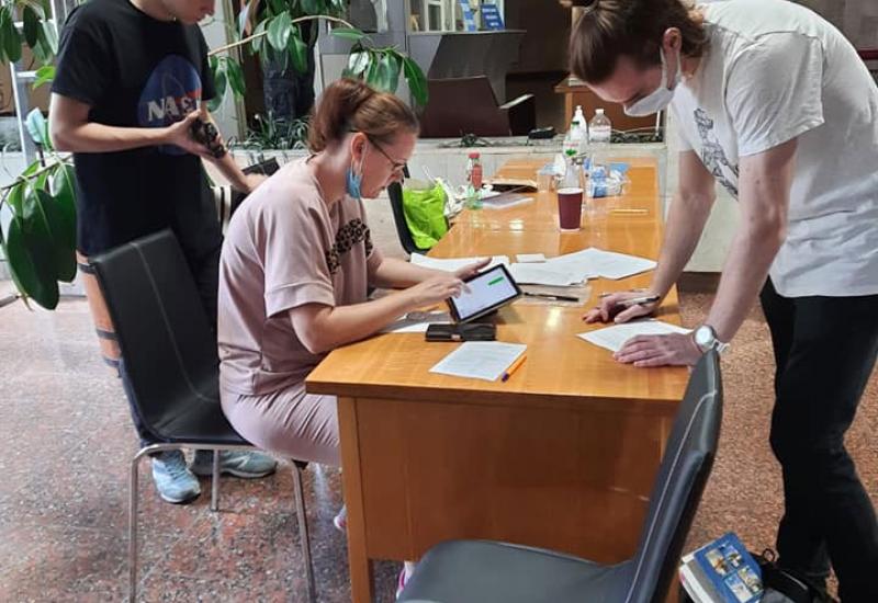 2021.08.27 vaccination of students by mobile teams in the library