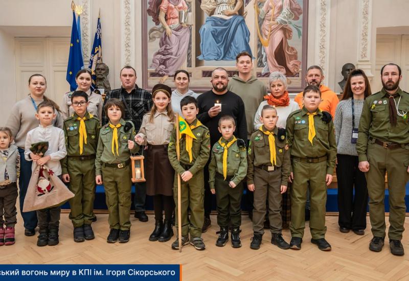За доброю традицією до КПІ ім. Ігоря Сікорського прибув Вифлеємський вогонь миру 