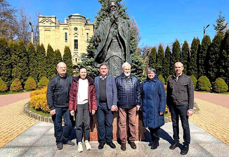 Основні виконавці проєкту ст. викл. Володимир Лисак, аспірантка Ольга Андрієнко, проф., керівник проєкту Ігор Смирнов, проф. Анатолій Кузьмичєв, фахівець І кат. Олена Чернявська, доц. Андрій Чорний