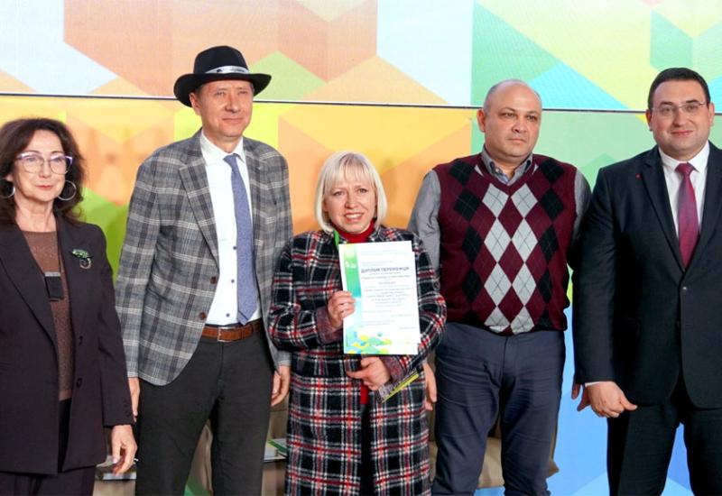 Керівниця Інноваційної екосистеми Sikorsky Challenge Ukraine І. Малюкова, автори проєкту – Г. Гайко, В. Вапнічна, А. Ган та ректор КПІ ім. Ігоря Сікорського А. Мельниченко