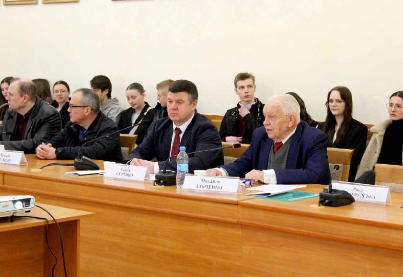 Виступає Михайло Ільченко