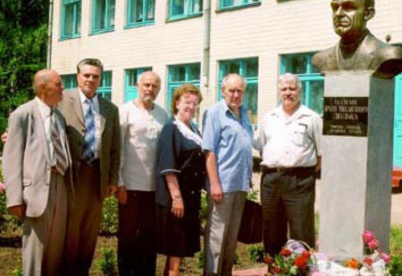 2007.05.25 Відкрито пам’ятник А.М. Люльці 2007.05.25 Відкрито пам’ятник А.М. Люльці