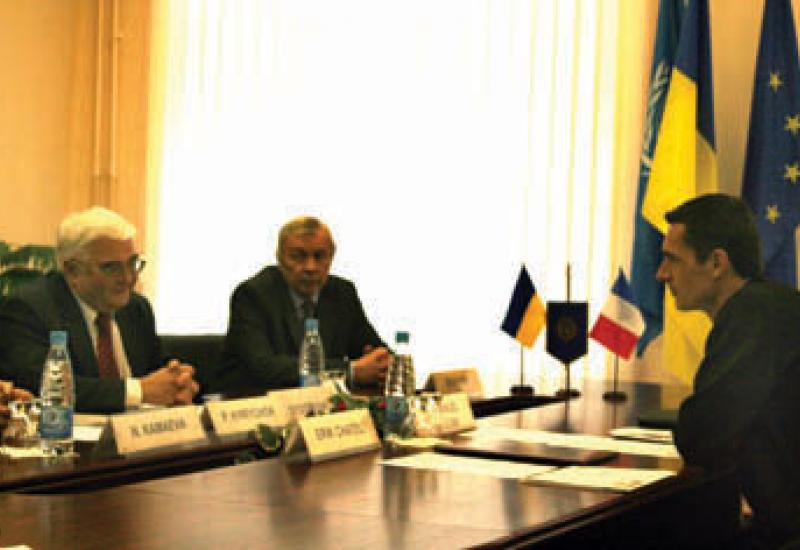 2008.02.06 зустріч з начальником відділу міжнародних зв’язків Реймського Університету професором Емануелем Гійо 2008.02.06 зустріч з начальником відділу міжнародних зв’язків Реймського Університету професором Емануелем Гійо