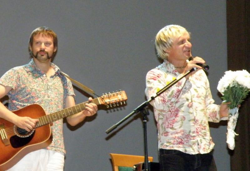 2009.10.10 Урочиста церемонія передачі освітлювального обладнання урядом Японії 2009.10.10 Урочиста церемонія передачі освітлювального обладнання урядом Японії