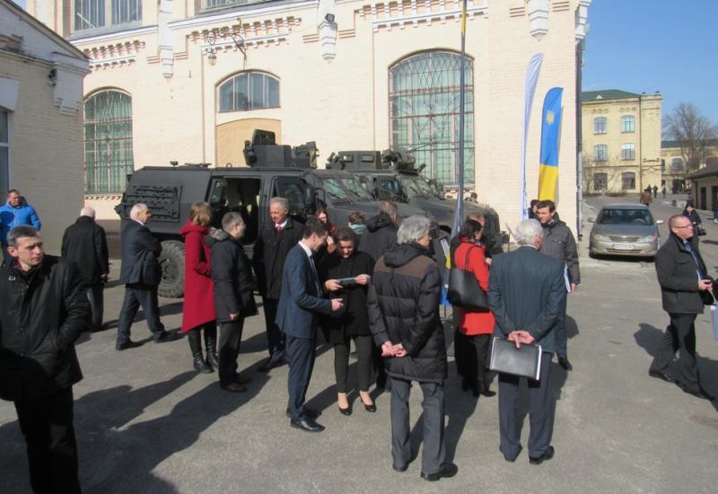 2017.03.01 виставка-презентація зразків озброєння