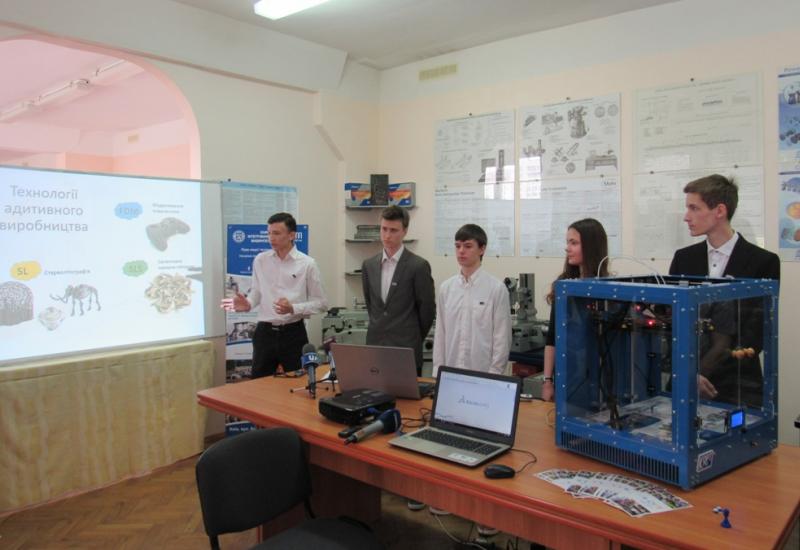 2017.04.14 презентація створеного школярами 3D-принтера 2017.04.14 презентація створеного школярами 3D-принтера