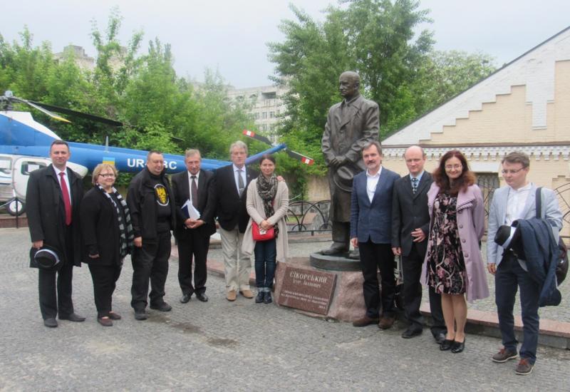 2016.05.20 збори зі створення Наглядової ради  Благодійного фонду  «Національний центр  Сікорського» 