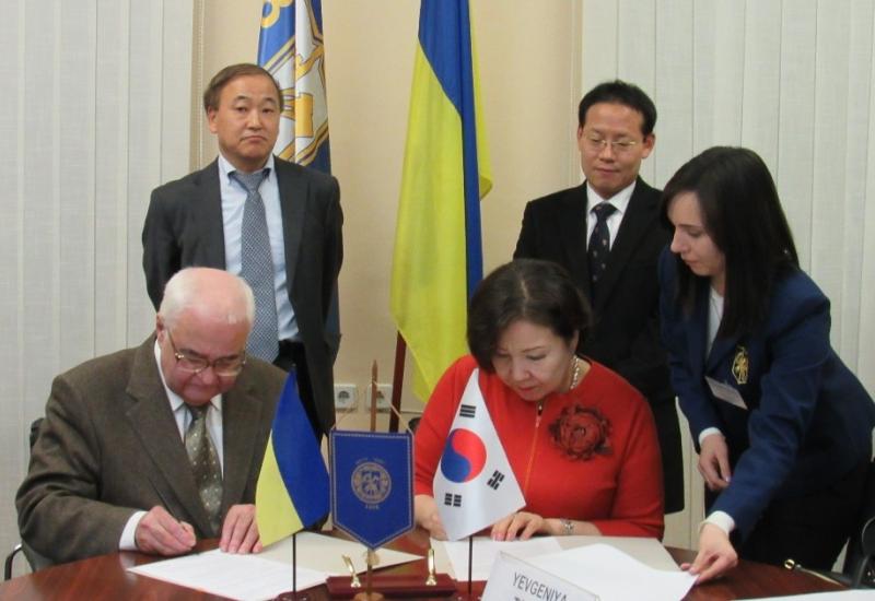 2017.11.10 КПІ імені Ігоря Сікорського розпочинає співпрацю з Національним університетом Чонбук (Республіка Корея) 2017.11.10 КПІ імені Ігоря Сікорського розпочинає співпрацю з Національним університетом Чонбук (Республіка Корея)