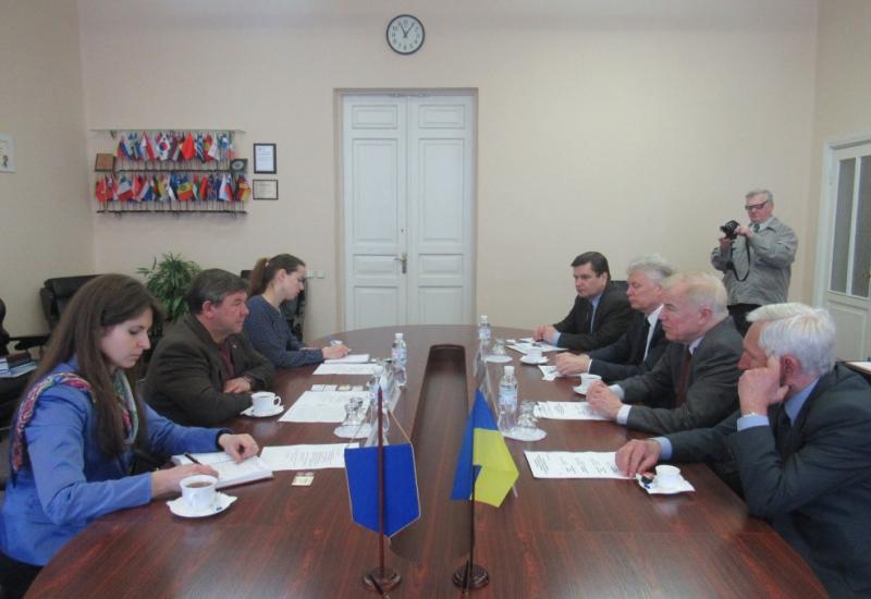 2016.04.28 Підписано угоду з Державним підприємством «Генеральна дирекція з обслуговування іноземних представництв» 2016.04.28 Підписано угоду з Державним підприємством «Генеральна дирекція з обслуговування іноземних представництв»
