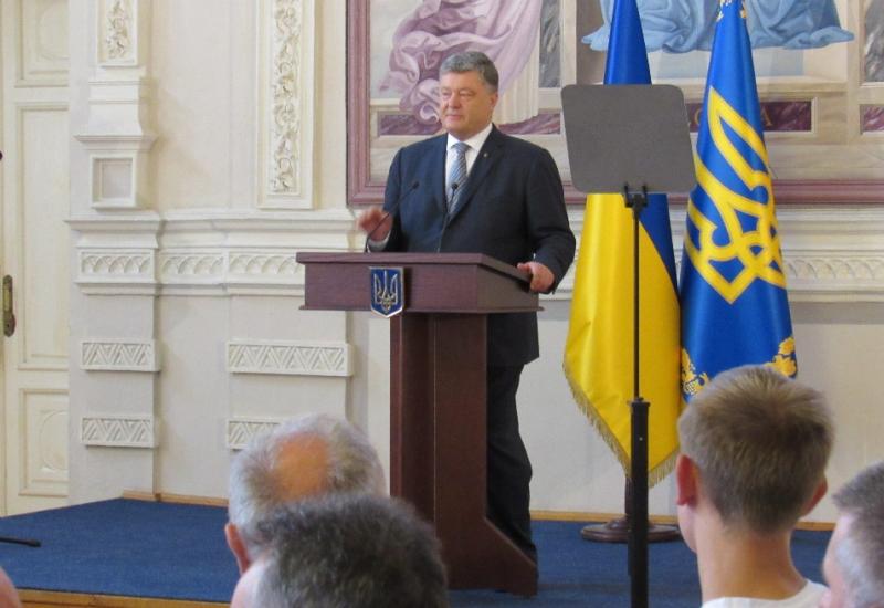 2017.07.20 Президент України Петро Порошенко підписав у КПІ імені Ігоря Сікорського два закони 2017.07.20 Президент України Петро Порошенко підписав у КПІ імені Ігоря Сікорського два закони