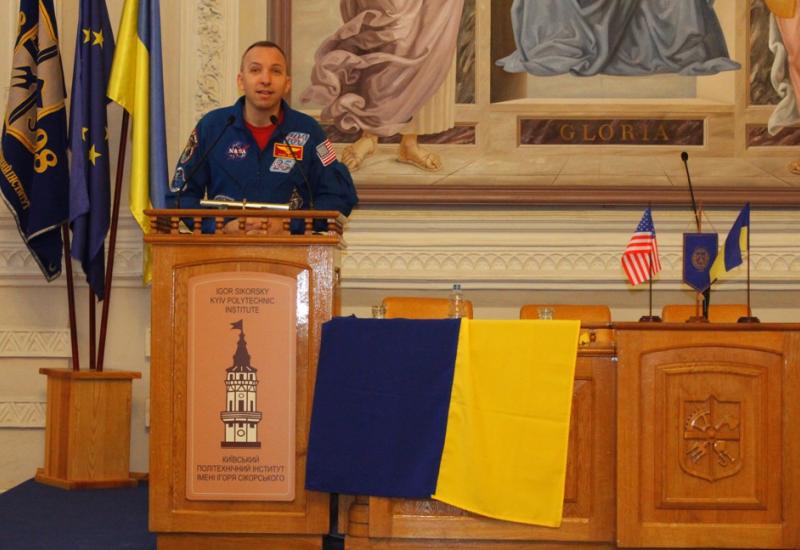 2018.03.15 Зустріч з астронавтом Джеймсом Рендольфом Брезніком 2018.03.15 Зустріч з астронавтом Джеймсом Рендольфом Брезніком