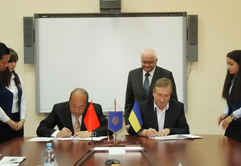 2018.05.31 Меморандум про співпрацю з корпорацією «ТIENS» та університетом «Тяньюань» 2018.05.31 Меморандум про співпрацю з корпорацією «ТIENS» та університетом «Тяньюань»