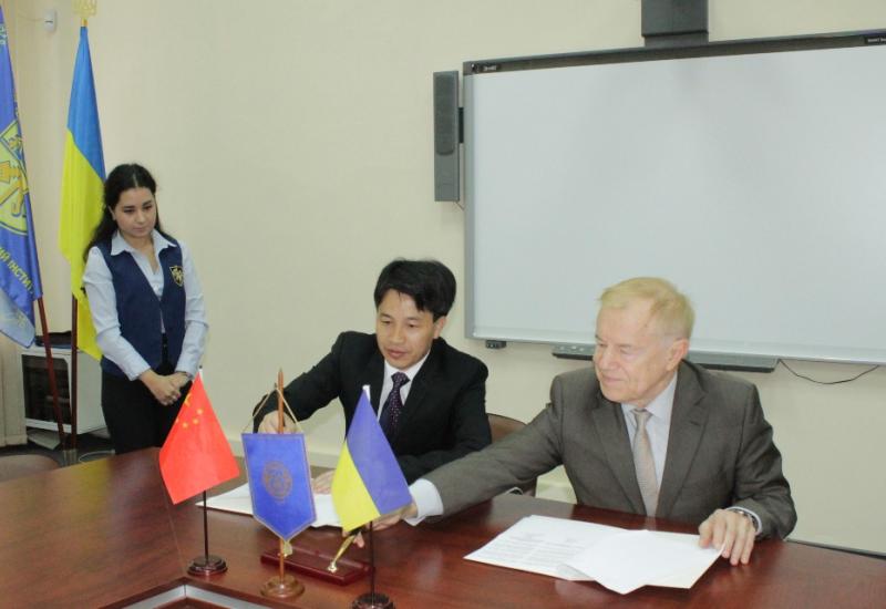 2018.10.02 укладання Меморандуму про співпрацю із Цюаньчжоуським університетом інформаційних технологій 2018.10.02 укладання Меморандуму про співпрацю із Цюаньчжоуським університетом інформаційних технологій