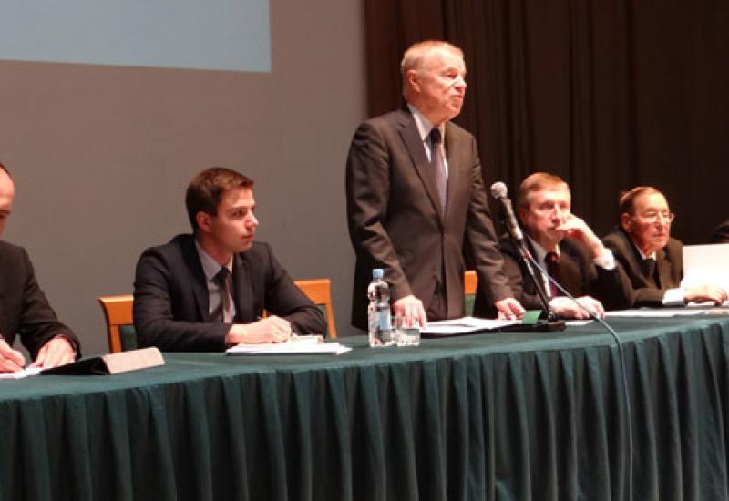 2014.04.10 Ю.І.Якименко виступає на конференції трудового колективу 2014.04.10 Ю.І.Якименко виступає на конференції трудового колективу