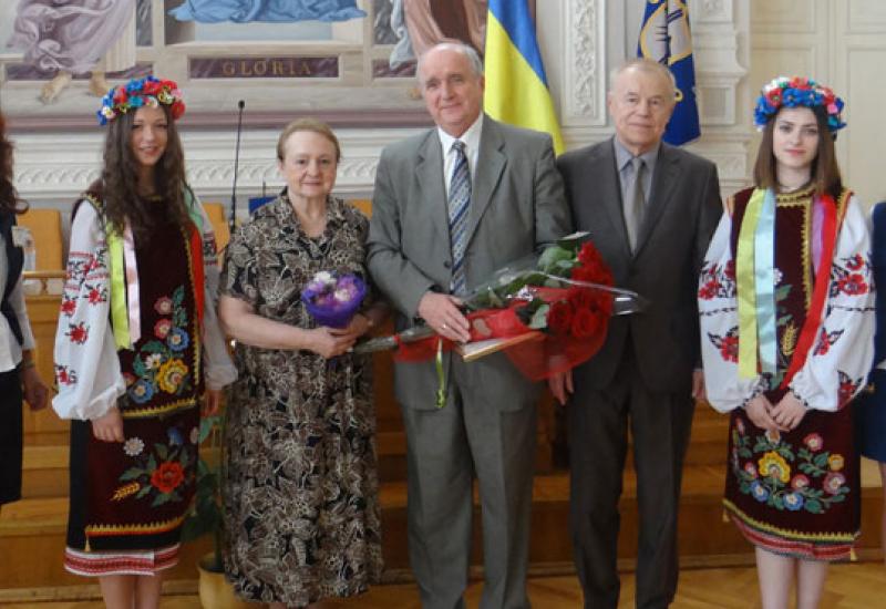 2014.06.02 Вручення Подяки Вченої ради В. Корсуну (у центрі) 2014.06.02 Вручення Подяки Вченої ради В. Корсуну (у центрі)