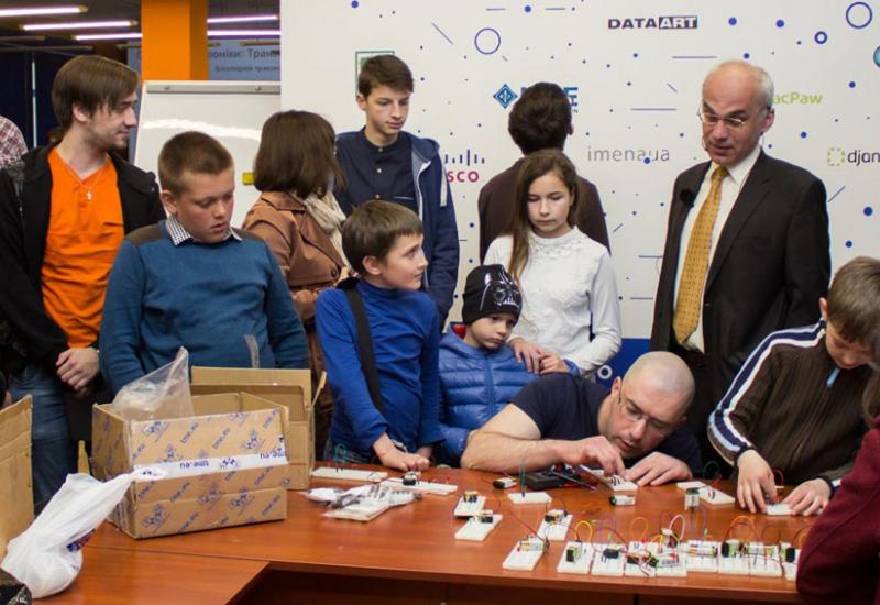 Науковці КПІ ім. Ігоря Сікорського навчатимуть школярів Науковці КПІ ім. Ігоря Сікорського навчатимуть школярів