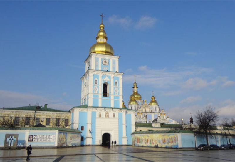 Україна. Київ. Дзвіниця Михайлівського монастиря Україна. Київ. Дзвіниця Михайлівського монастиря