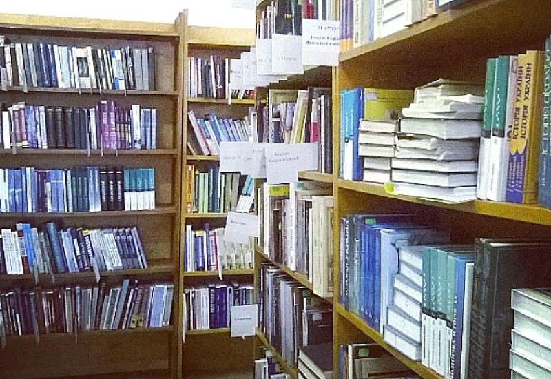 Кампус КПІ, полиці в бібліотеці