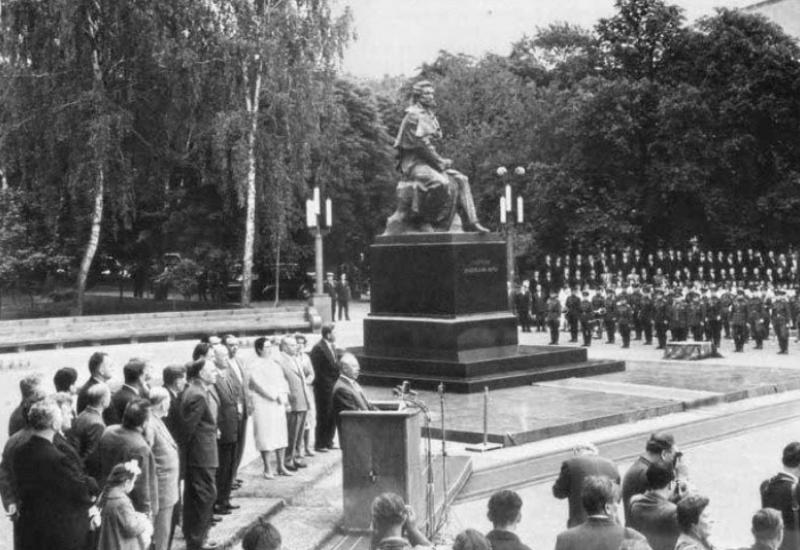 1962. Відкриття пам'ятника Пушкіна