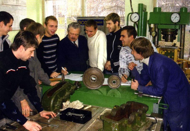 Iнженерно-хiмiчному уже / лише 70 Iнженерно-хiмiчному уже / лише 70