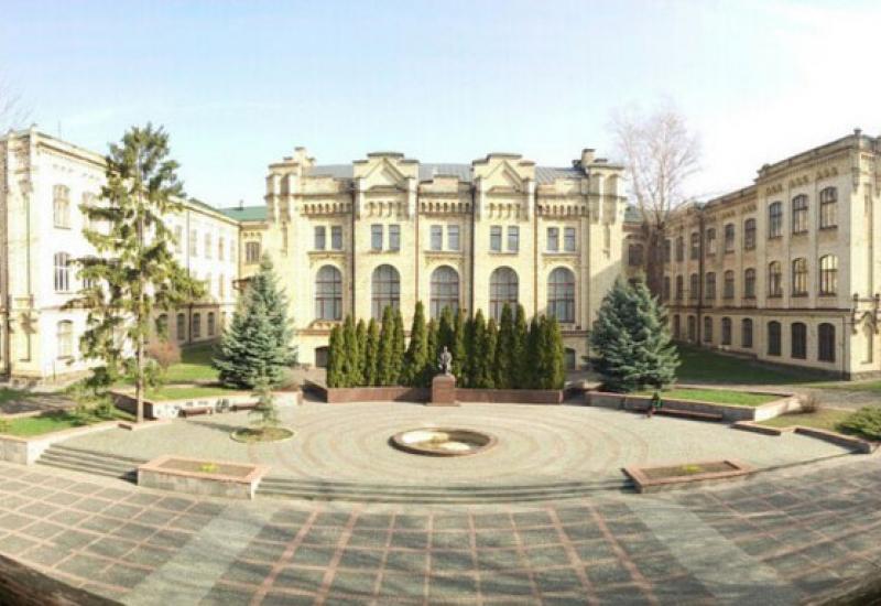 Кампус КПІ. Головний корпус, весна, зворотній бік Кампус КПІ. Головний корпус, весна, зворотній бік