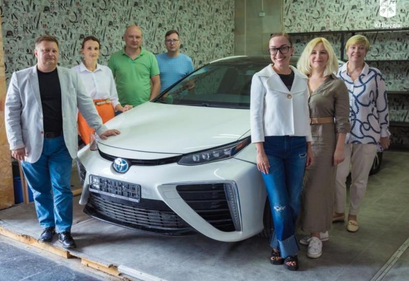 Hydrogen cars for IEE. Master students will study hydrogen energy in practice