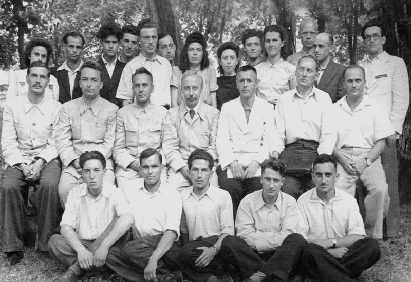 Викладачі і студенти ТЕФ. Початок 1950-х років Викладачі і студенти ТЕФ. Початок 1950-х років
