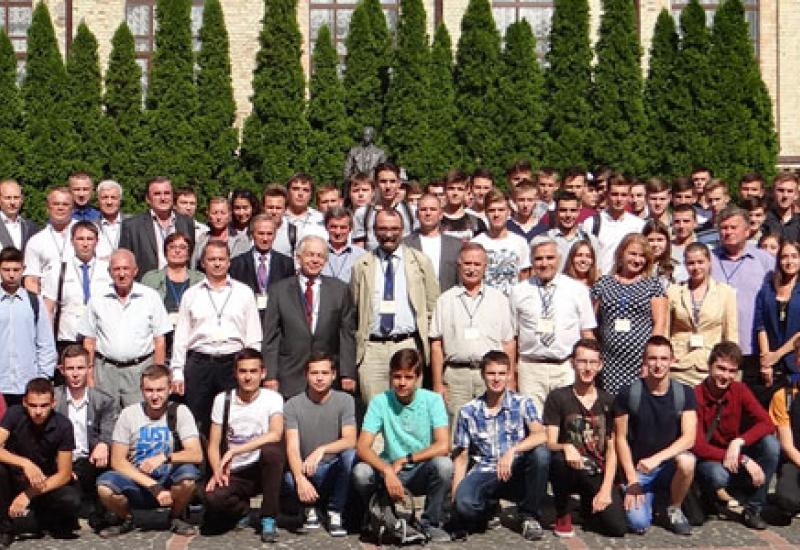 2016.09.15 Учасники конференції зі студентами 2016.09.12-15 Міжнародна конференція з інформаційно-телекомунікаційних технологій та радіоелектроніки (УкрМіКо’2016/UkrMiCo’2016)