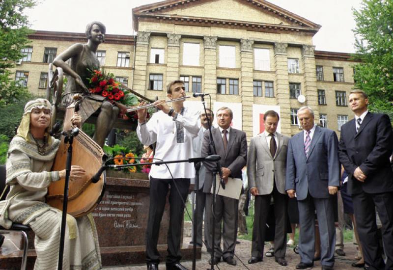 2009.08.31 Відкриття пам'ятника О.Телізі 2009.08.31 Відкриття пам'ятника О.Телізі