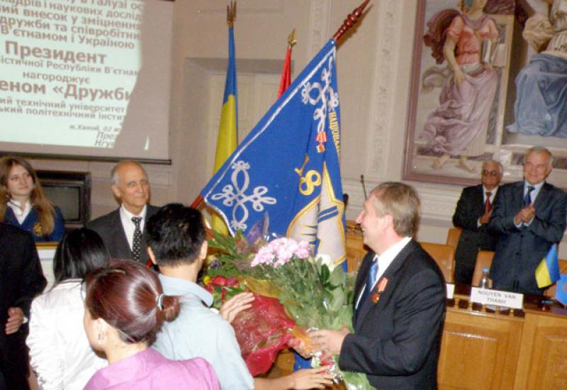 2009.09.24 Нагородження НТУУ “КПІ” та його ректора нагородою Соціалістичної Республіки В’єтнам 2009.09.24 Нагородження НТУУ “КПІ” та його ректора нагородою Соціалістичної Республіки В’єтнам