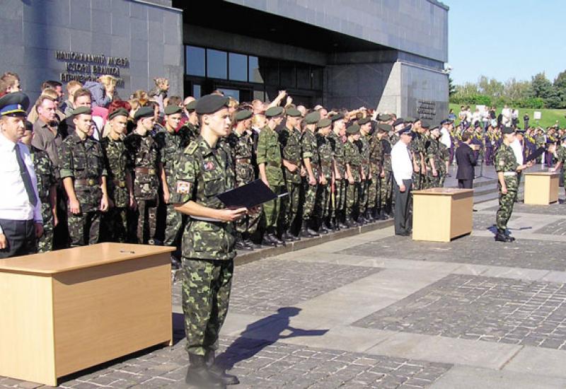 2010.09.04 Cкладання присяги на вірність українському народові курсантами другого курсу 2010.09.04 Cкладання присяги на вірність українському народові курсантами другого курсу