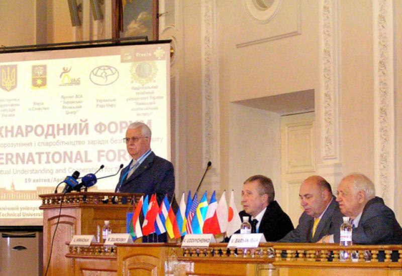 2011.04.19 Міжнародний форум "За мир, взаємопорозуміння і співробітництво заради безпечного світу". 2011.04.19 Міжнародний форум "За мир, взаємопорозуміння і співробітництво заради безпечного світу".