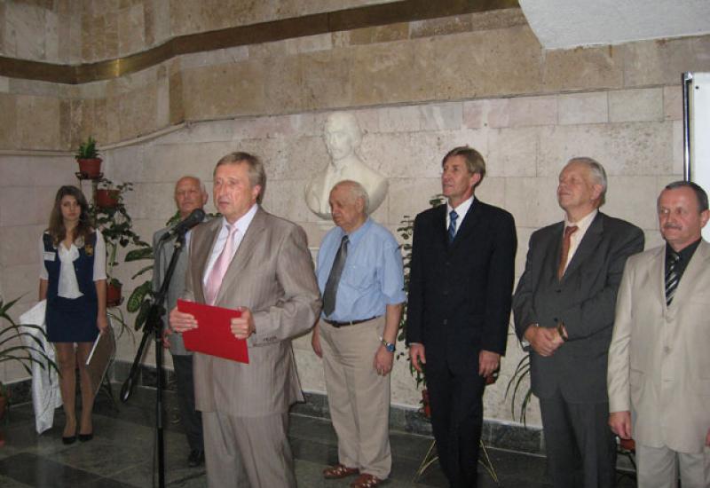 2011.09.06 Урочисте відкриття бюста видатного фізика Жана Фуко 2011.09.06 Урочисте відкриття бюста видатного фізика Жана Фуко