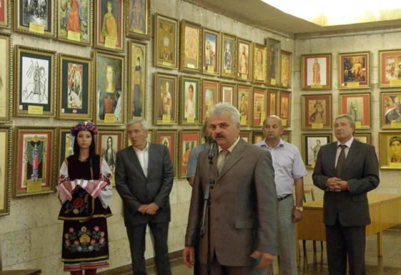 2011.09.07 Відкриття галереї портретів «Українці в світі» 2011.09.07 Відкриття галереї портретів «Українці в світі»