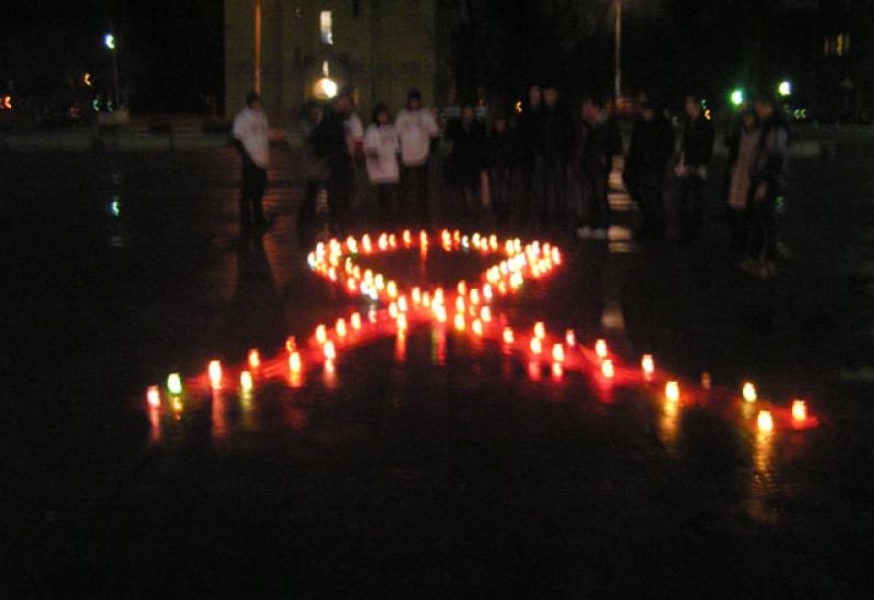 2011.12.01 Флешмоб з нагоди Всесвітнього дня боротьби зі СНІДом та Дня толерантності з ВІЛ-позитивними людьми 2011.12.01 Флешмоб з нагоди Всесвітнього дня боротьби зі СНІДом та Дня толерантності з ВІЛ-позитивними людьми