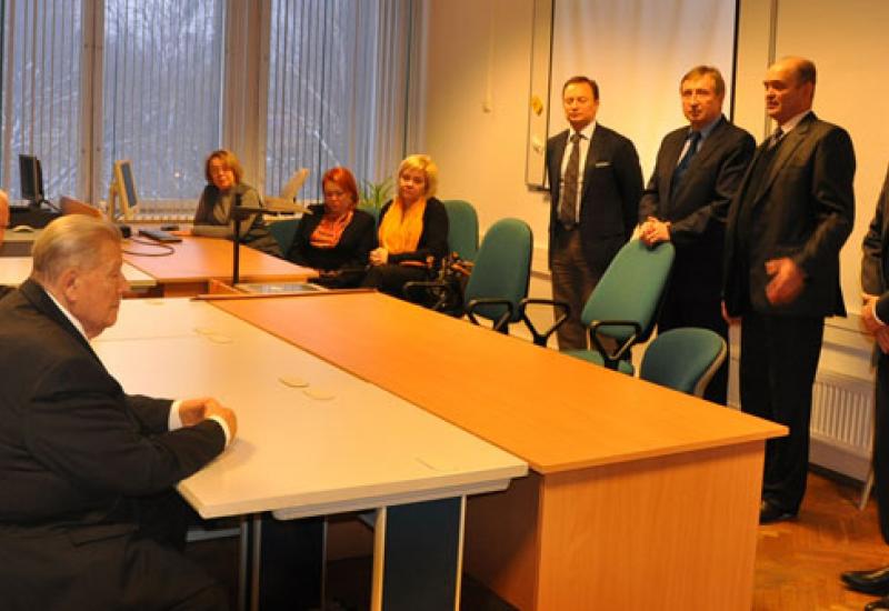 2012.12.05 Відкрито аудиторію ім. А.В.Праховника (22 корпус, 315 ауд.) 2012.12.05 Відкрито аудиторію ім. А.В.Праховника (22 корпус, 315 ауд.)
