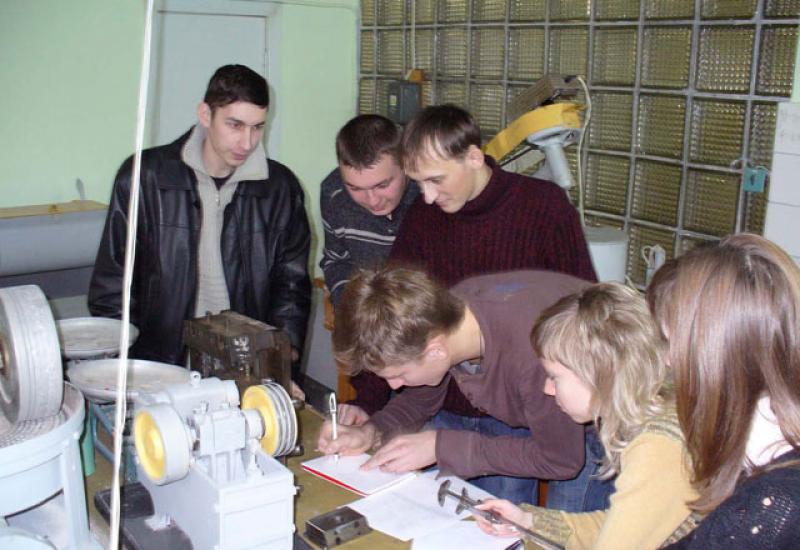Колектив КПІ. В лабораторії ІХФ, 2008 Колектив КПІ. В лабораторії ІХФ, 2008
