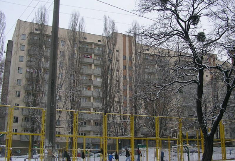 Кампус. Вулиця Металістів: спортивний майданчик Кампус. Вулиця Металістів: спортивний майданчик