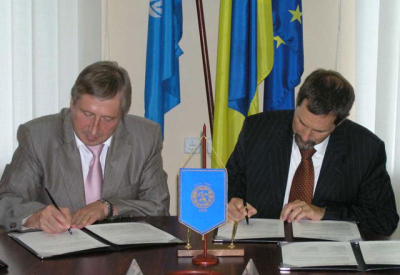 2009.07.28 Підписання меморандуму між НТУУ "КПІ" та УНТЦ