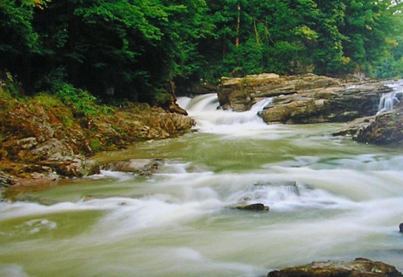 2009. Таланти КПІ. Шешорський сріблястий водоспад, Шарапов Віталій. ФТІ. Липень 2008. 2009. Таланти КПІ. Шешорський сріблястий водоспад, Шарапов Віталій. ФТІ. Липень 2008.
